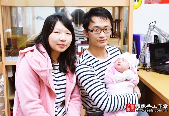 剃胎毛、滿月剃頭、嬰兒剃頭、嬰兒理髮、嬰兒剃髮、嬰兒剃胎毛、嬰兒滿月剃頭、寶寶剃頭、剃胎毛儀式、剃胎毛吉祥話、滿月剃頭儀式、滿月剃頭吉祥話、寶寶剃胎毛、寶寶滿月剃頭理髮、台中市北區剃胎毛、台中市北區滿月剃頭、台中市北區嬰兒剃頭剃胎毛、台中市北區嬰兒理髮、台中市北區嬰兒剃髮、施寶寶(台中市北區嬰兒寶寶滿月剃頭理髮、免費嬰兒剃胎毛儀式吉祥話)。中國風會場，爸媽寶貝免費穿「日中韓」古裝禮服。專業拍照、DVD光碟、證書。★購買「臍帶章、肚臍章、胎毛筆刷印章」贈送：剃頭、收涎、抓周，三選一。2016.01.17 照片2